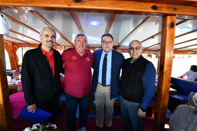 Fethiye Belediyesi’nden Gaziler, Şehit Aileleri ve Emeklilere Tekne Gezisi
