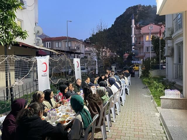 Fethiye Güç Birliği Çalışanları ve Kızılay Gönüllüleri İftarda Buluştu