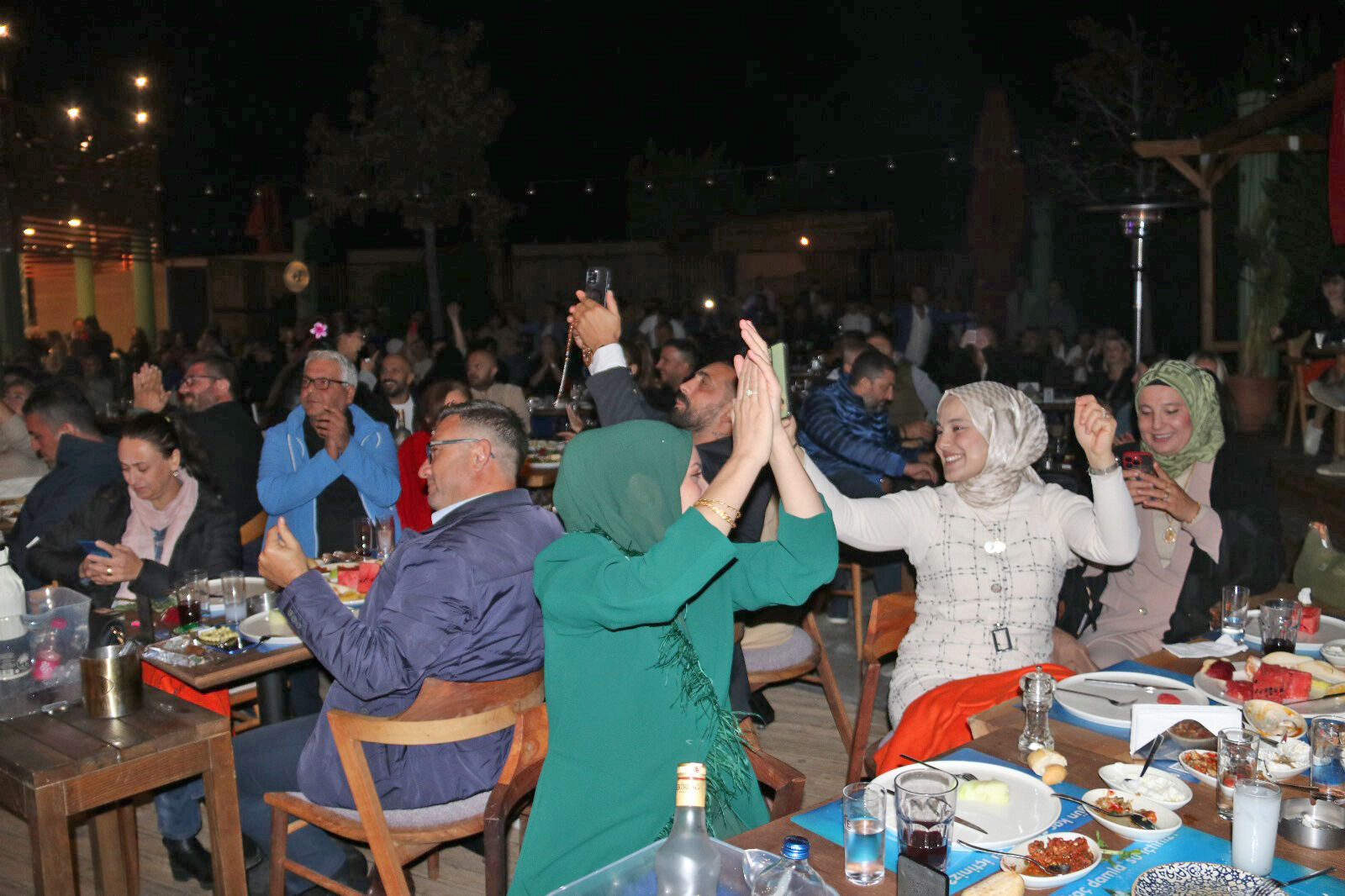 Karadenizli Şarkıcı Resul Dindar, Hayal Kahvesi’nde Sevenleriyle Buluştu