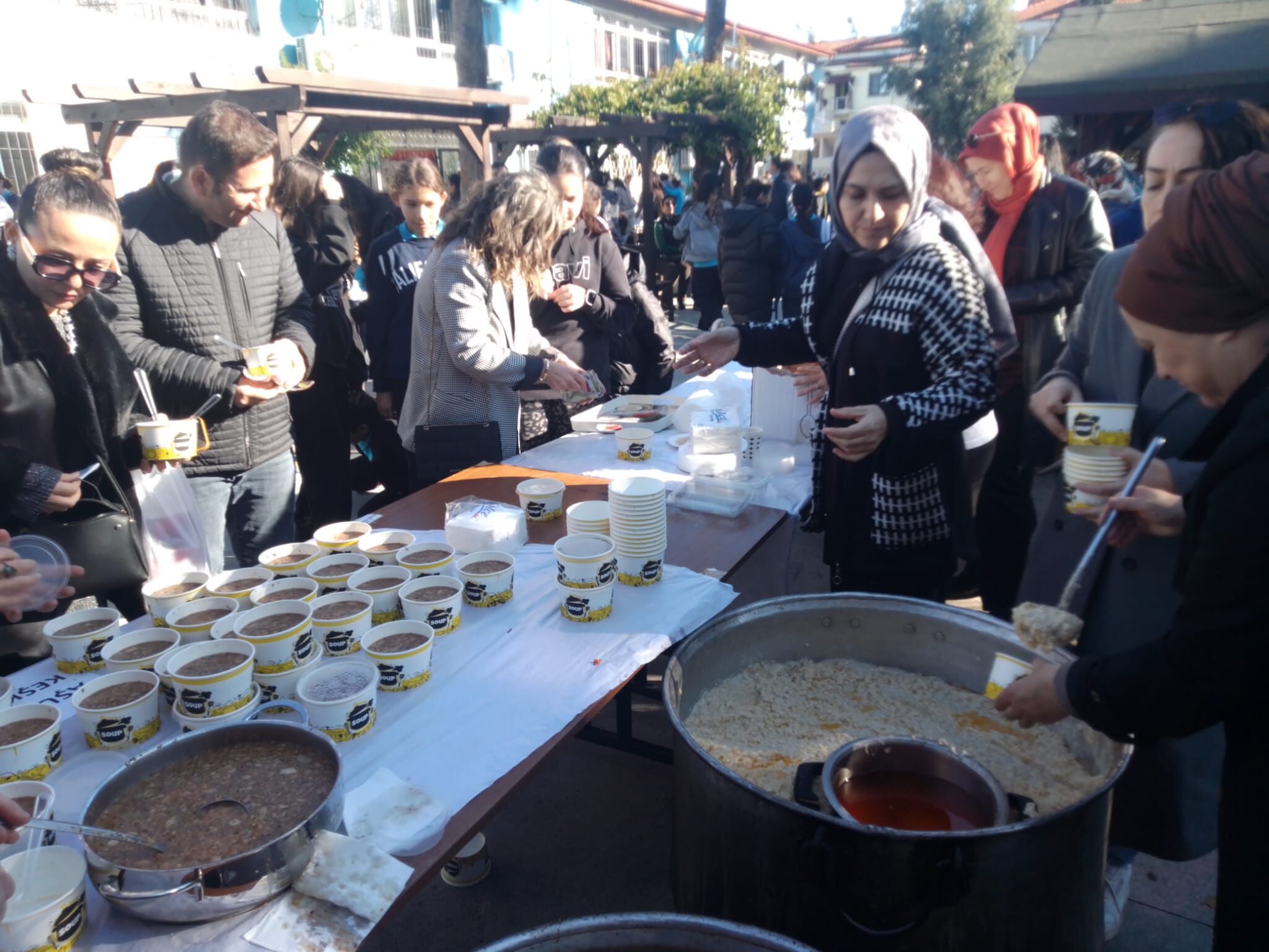 Kermese Yoğun İlgi Oldu