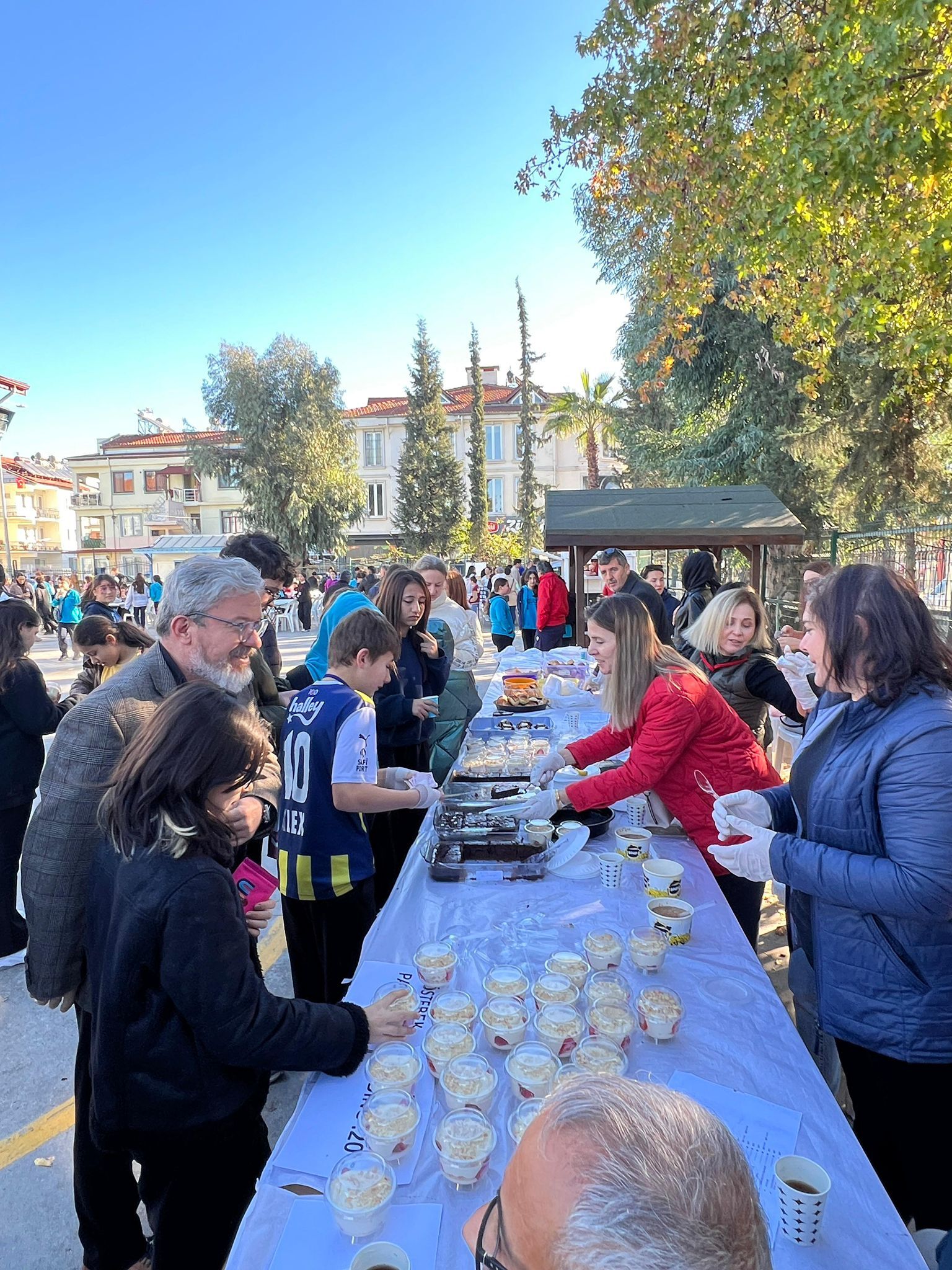 Kermese Yoğun İlgi Oldu