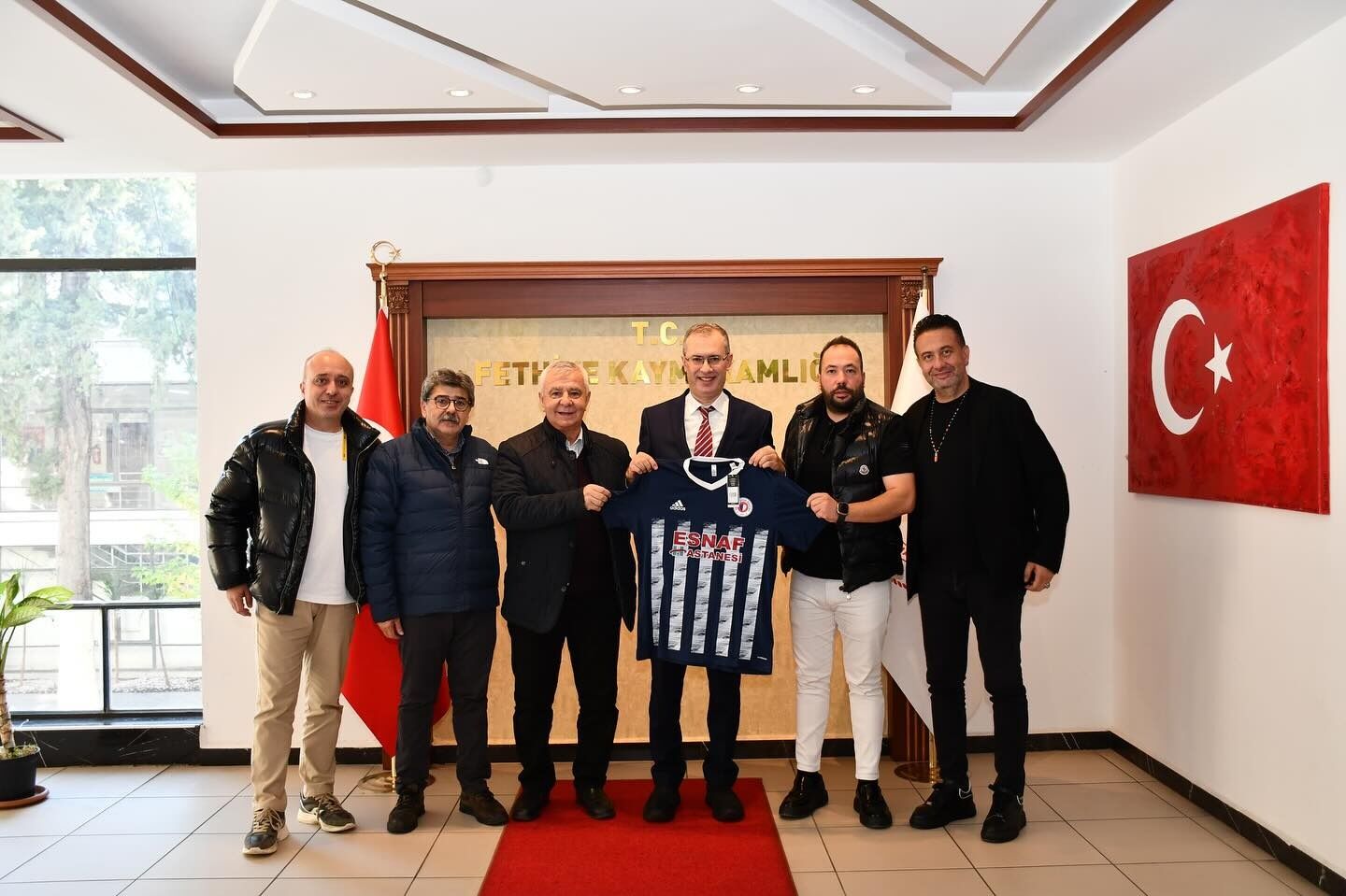 Fethiye Kaymakamı Ertaş’a Fethiyespor Forması