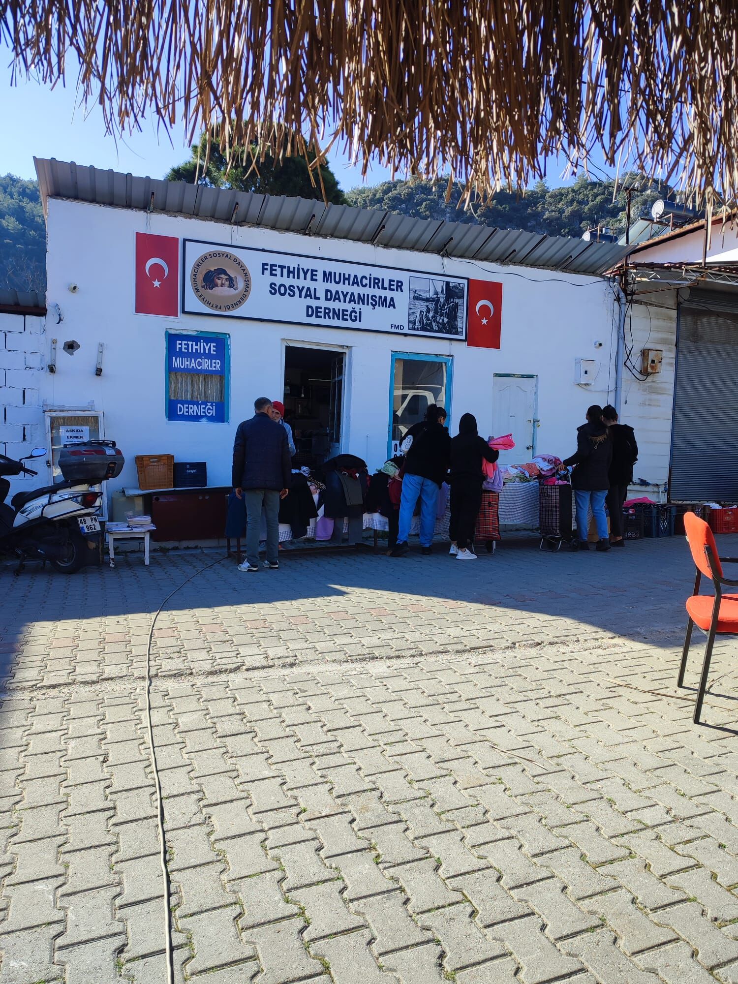 Fethiye Muhacirler Derneği’nden Üyelerine Giysi Desteği