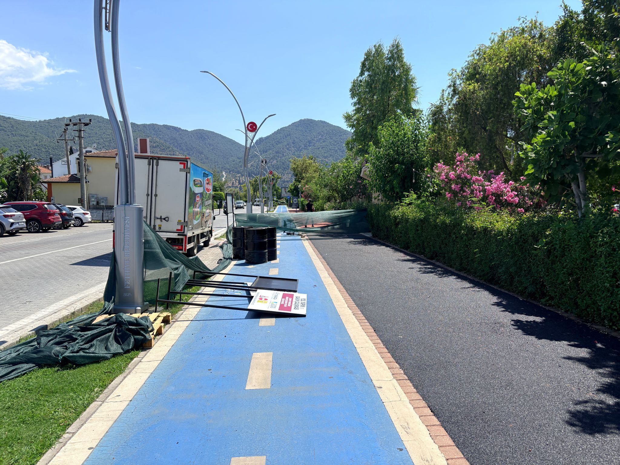 Fethiye Sahil Bandında Tartan Pist Yenileme Çalışmaları Sürüyor