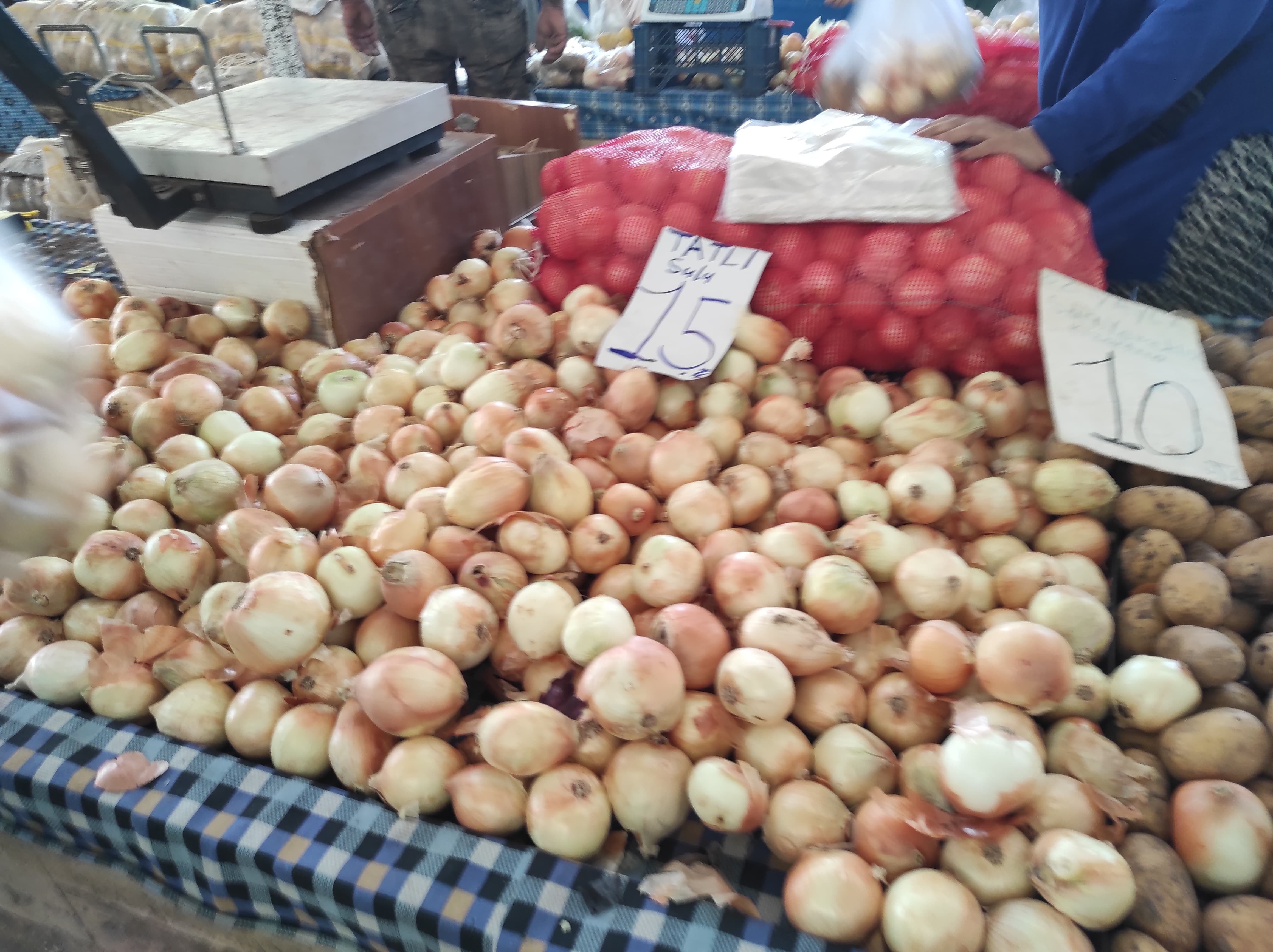 Fethiye Salı Pazarı Akşam Saatlerinde Hareketlendi