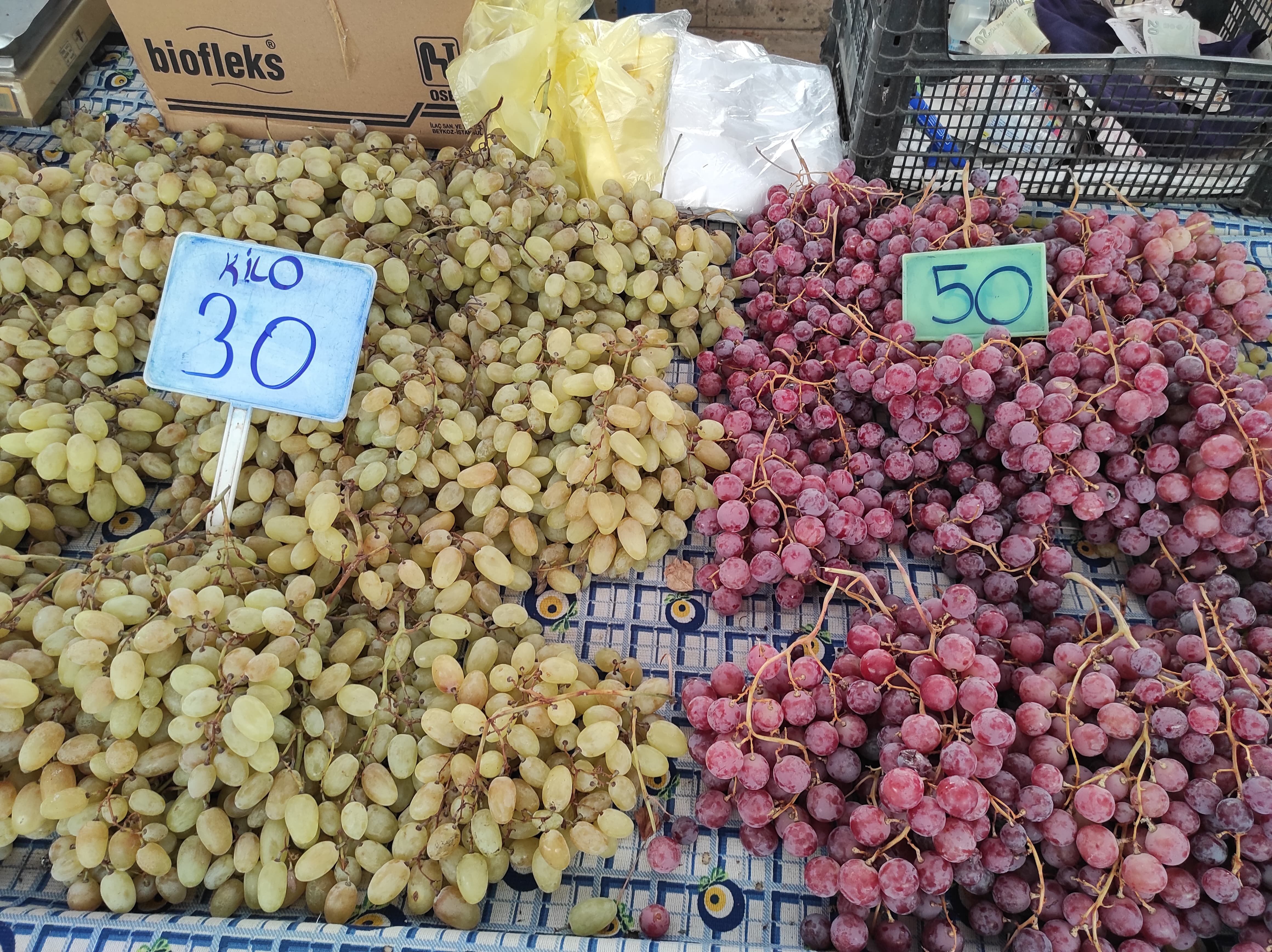 Fethiye Salı Pazarı Akşam Saatlerinde Hareketlendi