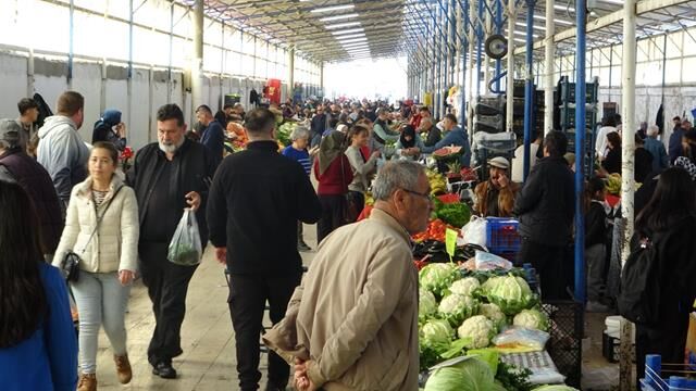 Fethiye Salı Pazarında Bahar Hareketliliği