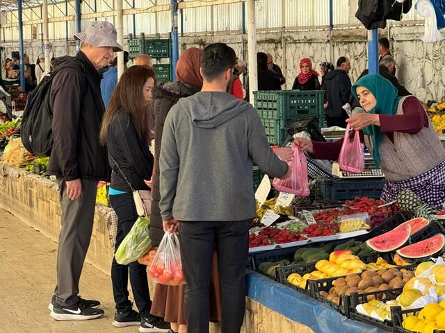 Fethiye Salı Pazarında Bahar Hareketliliği
