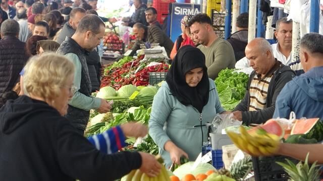 Fethiye Salı Pazarında Bahar Hareketliliği
