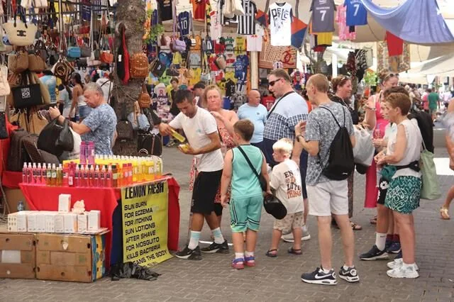 Fethiye Salı Pazarı’nda Kalabalık Var, Satış Yok
