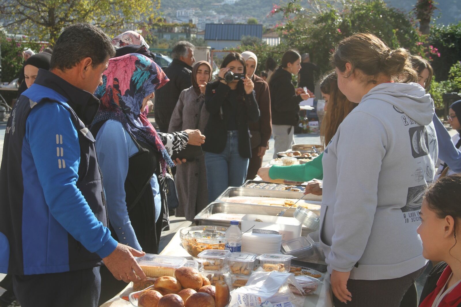 Fethiye Şehit Sümer Deniz Kız İmam Hatip Lisesi’nde Kermes Düzenlendi