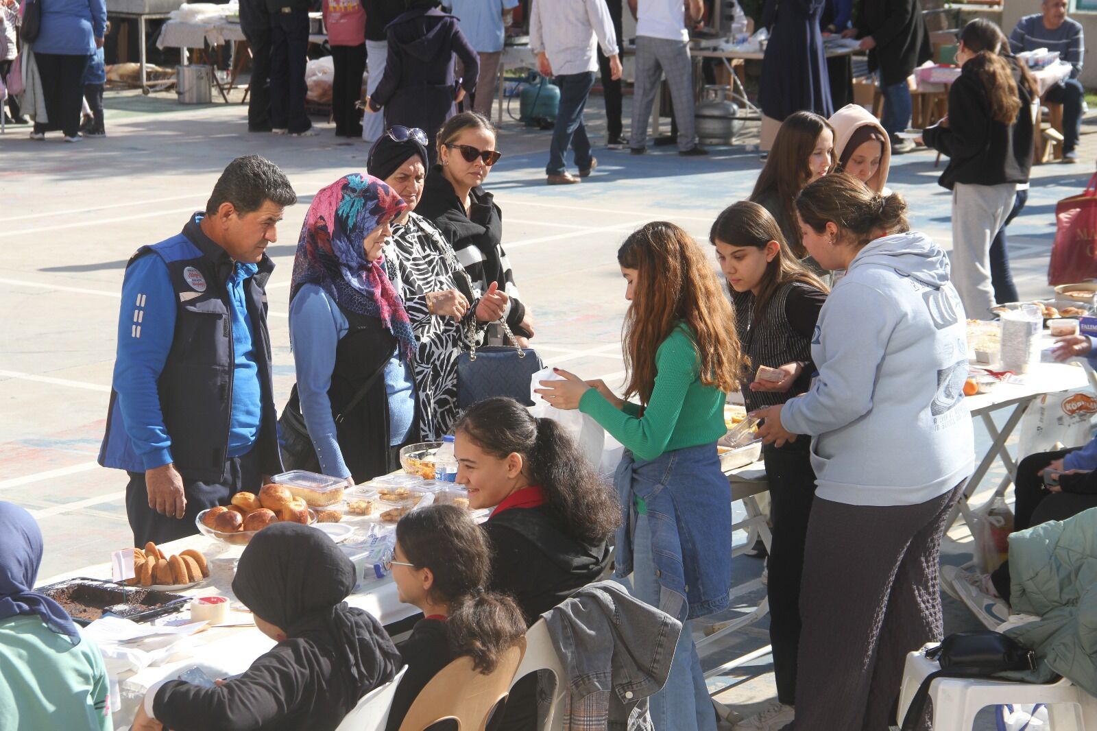Fethiye Şehit Sümer Deniz Kız İmam Hatip Lisesi’nde Kermes Düzenlendi