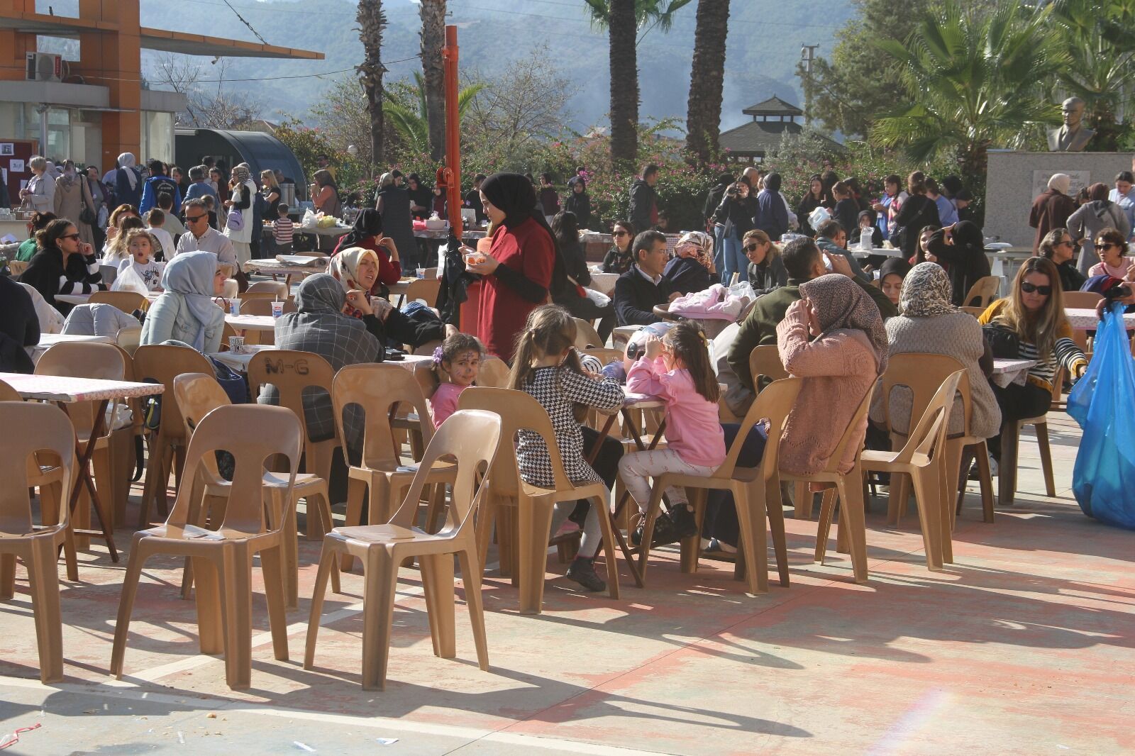 Fethiye Şehit Sümer Deniz Kız İmam Hatip Lisesi’nde Kermes Düzenlendi