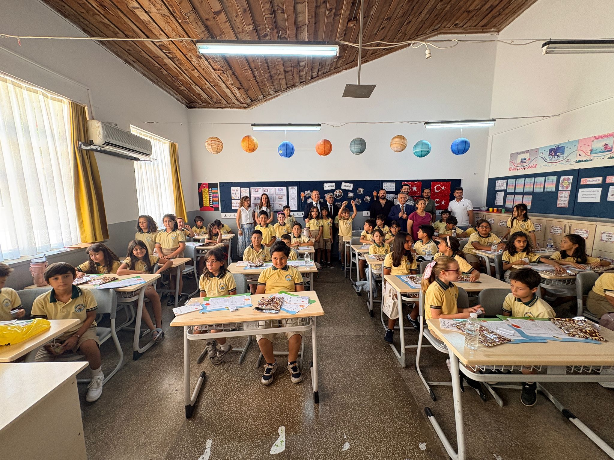 Kaymakam Akkaya, Öğrencilerin Karne Sevincine Ortak Oldu