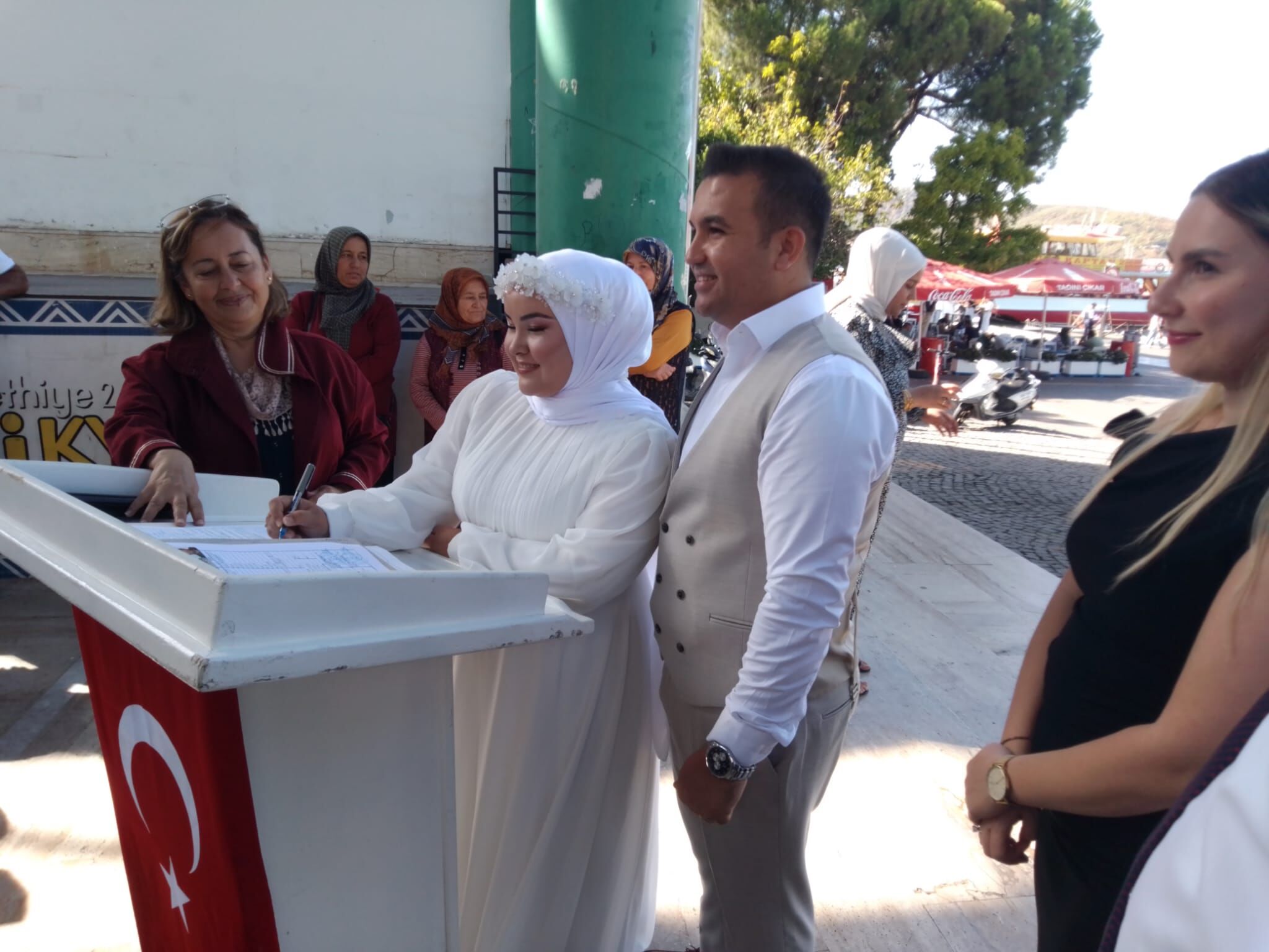 Fethiye'de '10.10.2024' Nikah Çılgınlığı