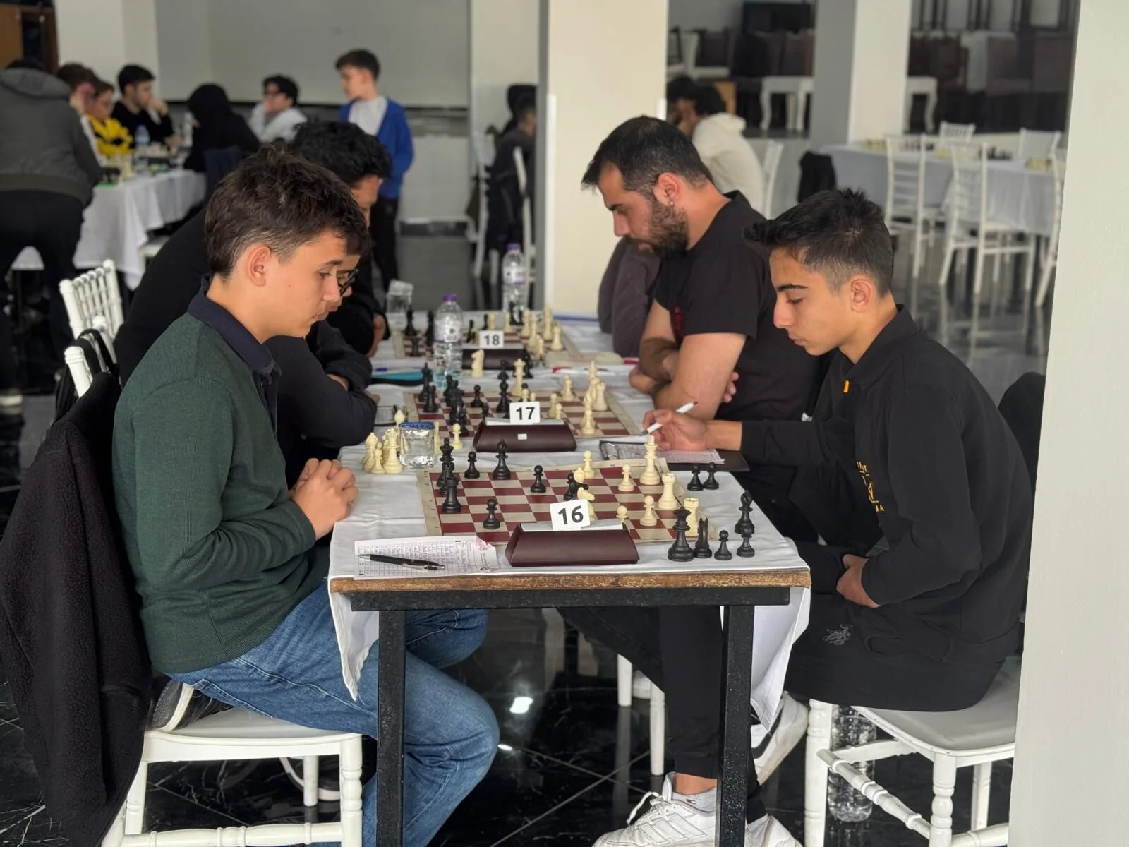 Fethiye’de 18 Mart Satranç Turnuvası Yoğun Katılımla Başladı