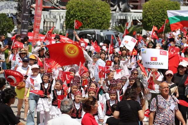 Fethiye'de 23 Nisan Kortej Ve Şöleni Büyük İlgi Gördü