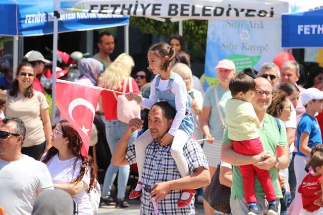 Fethiye'de 23 Nisan Kortej Ve Şöleni Büyük İlgi Gördü