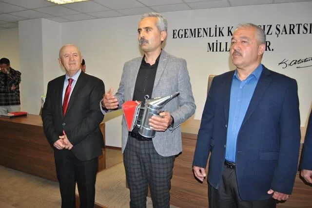 Fethiye’de Arıcılara Körük Dağıtıldı