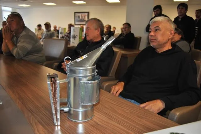 Fethiye’de Arıcılara Körük Dağıtıldı