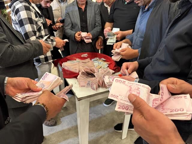 Fethiye’de Aşiret Düğününde 2 Milyon TL’lik Takı Toplandı