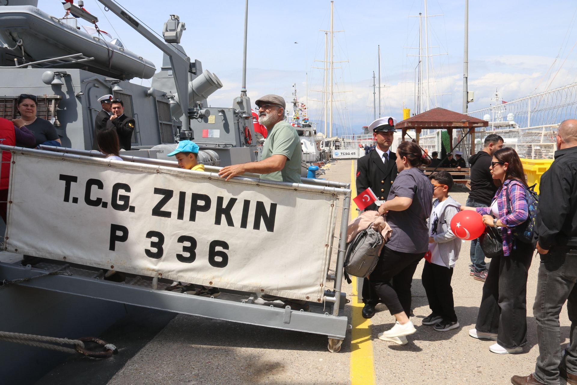 Fethiye’de Askeri Gemiler Ziyarete Açıldı