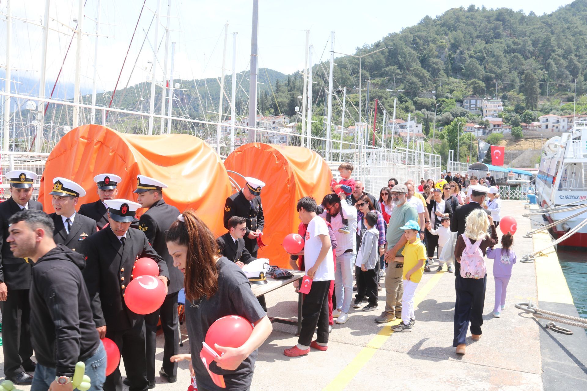 Fethiye’de Askeri Gemiler Ziyarete Açıldı