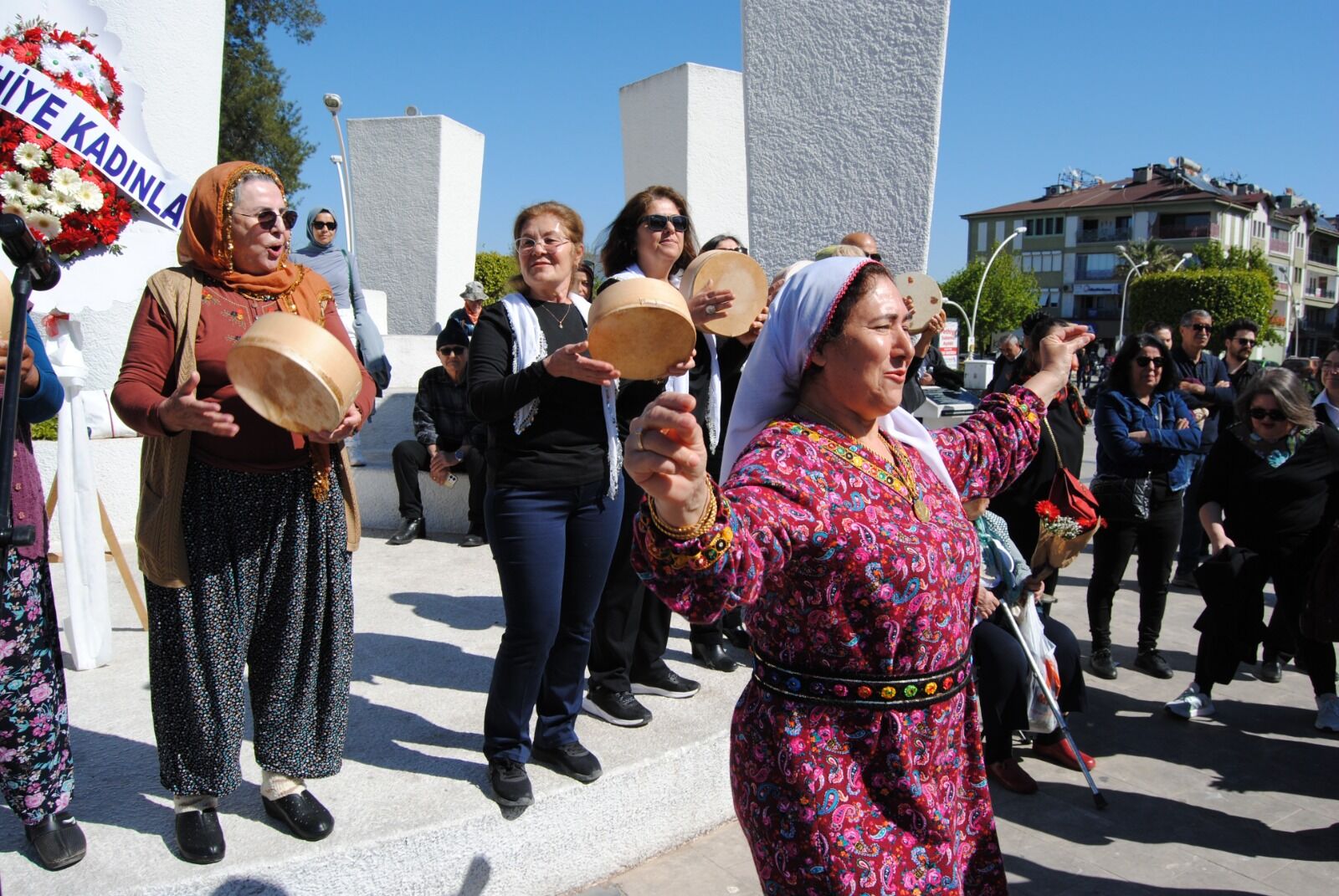 Fethiye’de Delbek Eşliğinde Bol Bol Oynadılar
