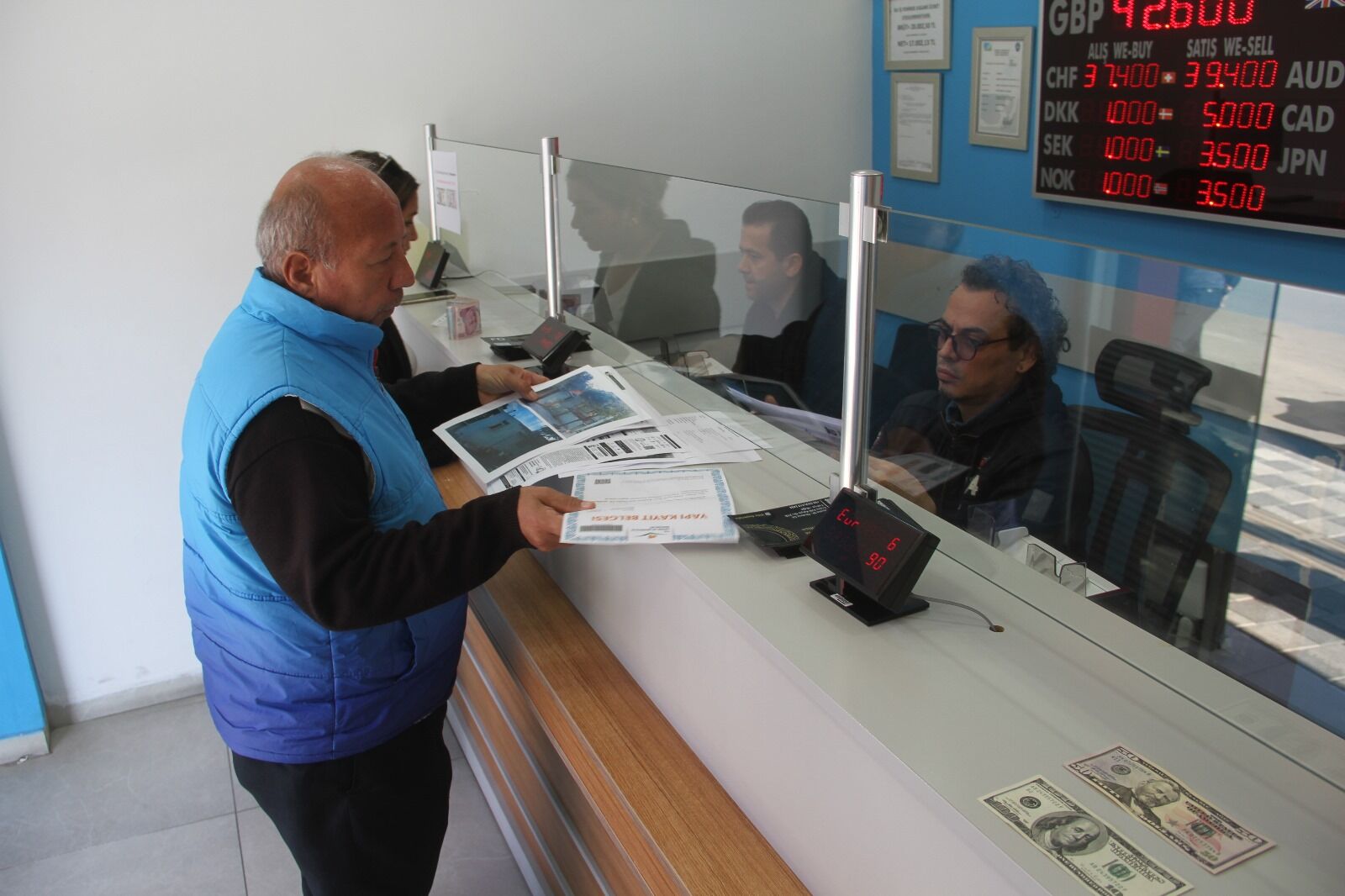 Fethiye'de Döviz Bürolarından Sahte 50 ve 100 Dolar Tehlikesine Karşı Önlem