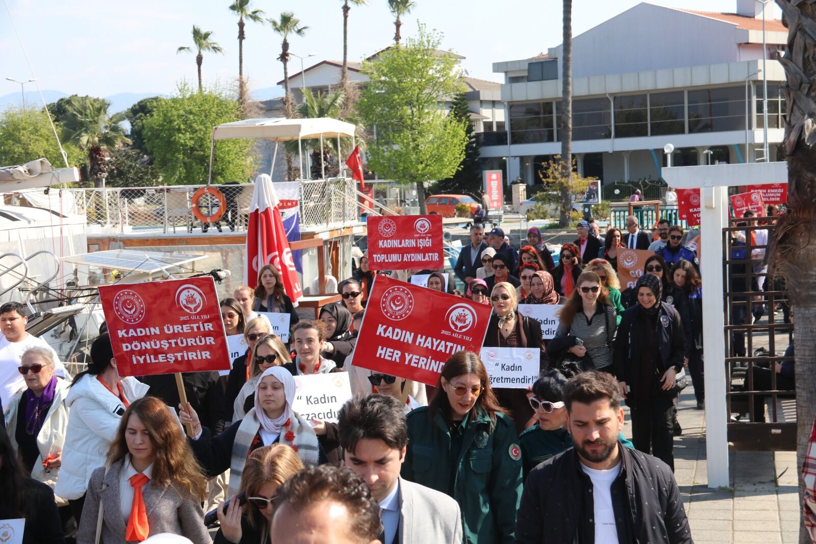 Fethiye’de Dünya Kadınlar Günü Yürüyüşü Gerçekleştirildi