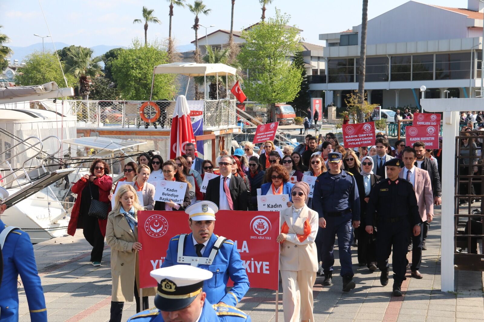 Fethiye’de Dünya Kadınlar Günü Yürüyüşü Gerçekleştirildi