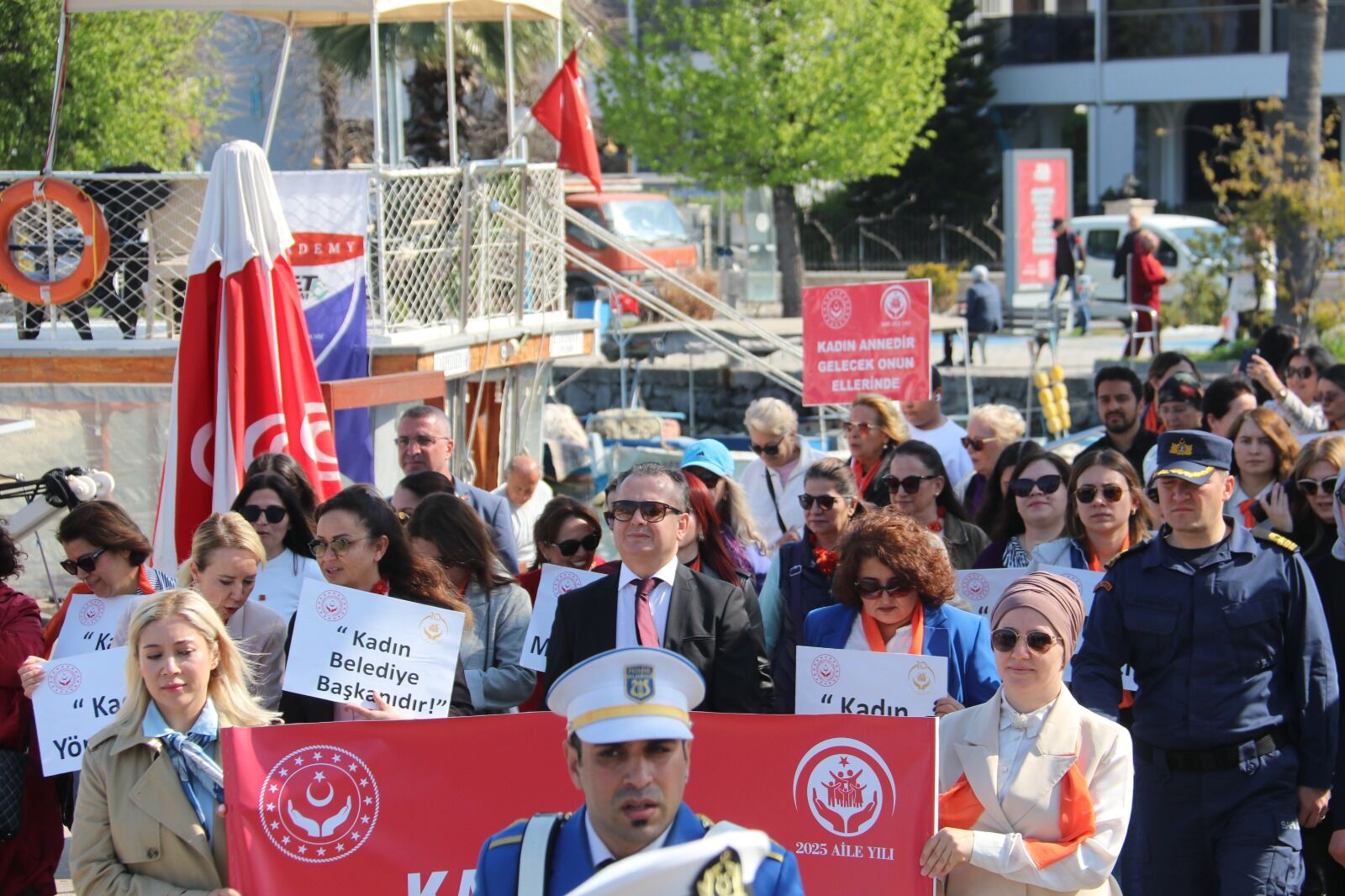 Fethiye’de Dünya Kadınlar Günü Yürüyüşü Gerçekleştirildi