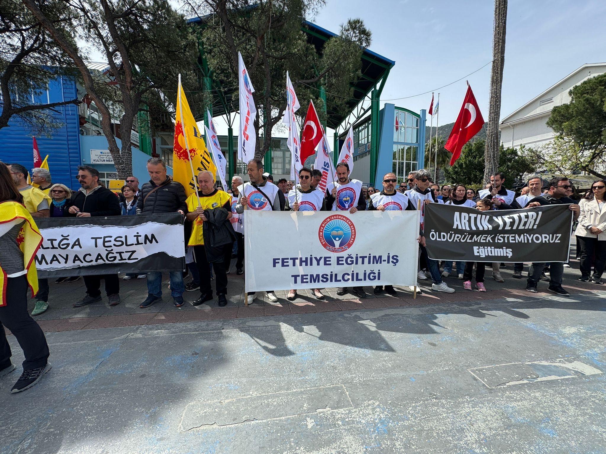 Fethiye'de Eğitim Sendikalarından İş Bırakma Eylemi