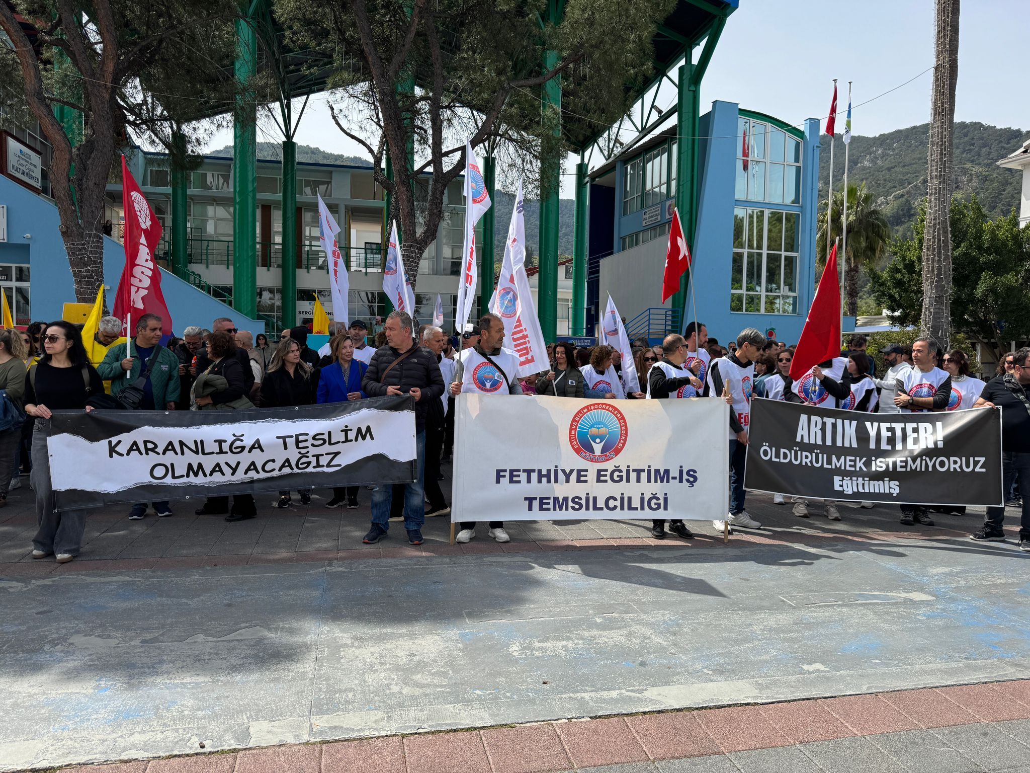 Fethiye'de Eğitim Sendikalarından İş Bırakma Eylemi