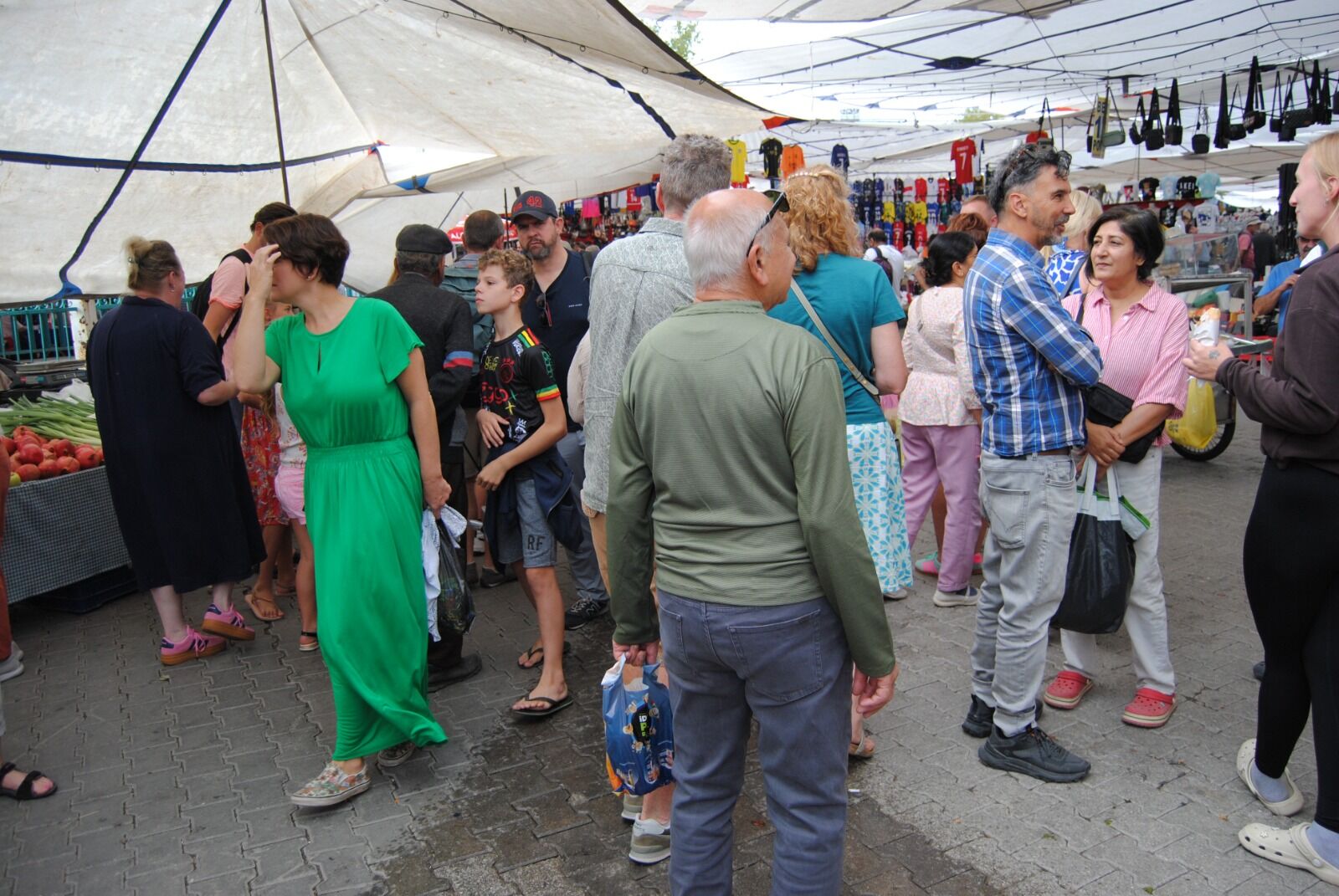 Fethiye’de Ekim Ayında Pazarda Turist Yoğunluğu