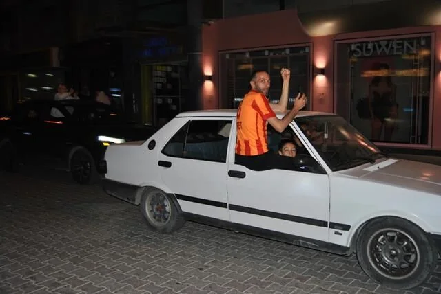 Fethiye’de Galatasaraylı Taraftarların Kupa Coşkusu