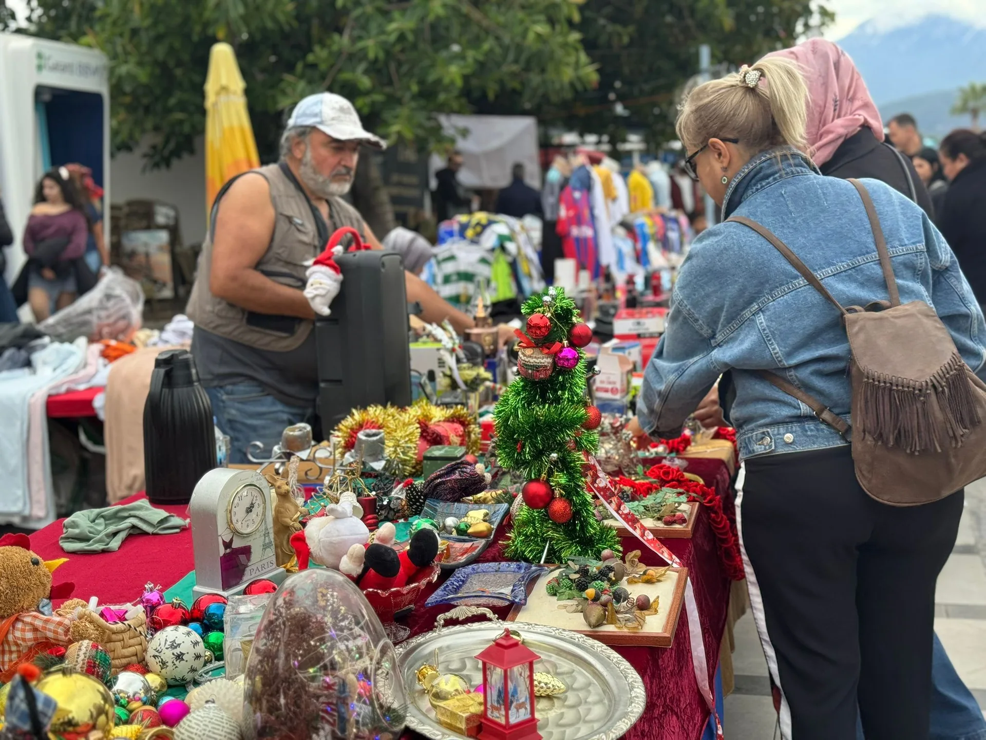 Fethiye’de Geleneksel Noel Pazarı Renkli Görüntülere Sahne Oldu