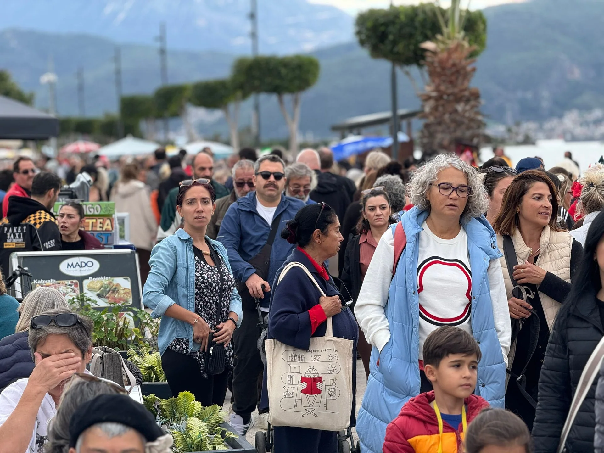 Fethiye’de Geleneksel Noel Pazarı Renkli Görüntülere Sahne Oldu