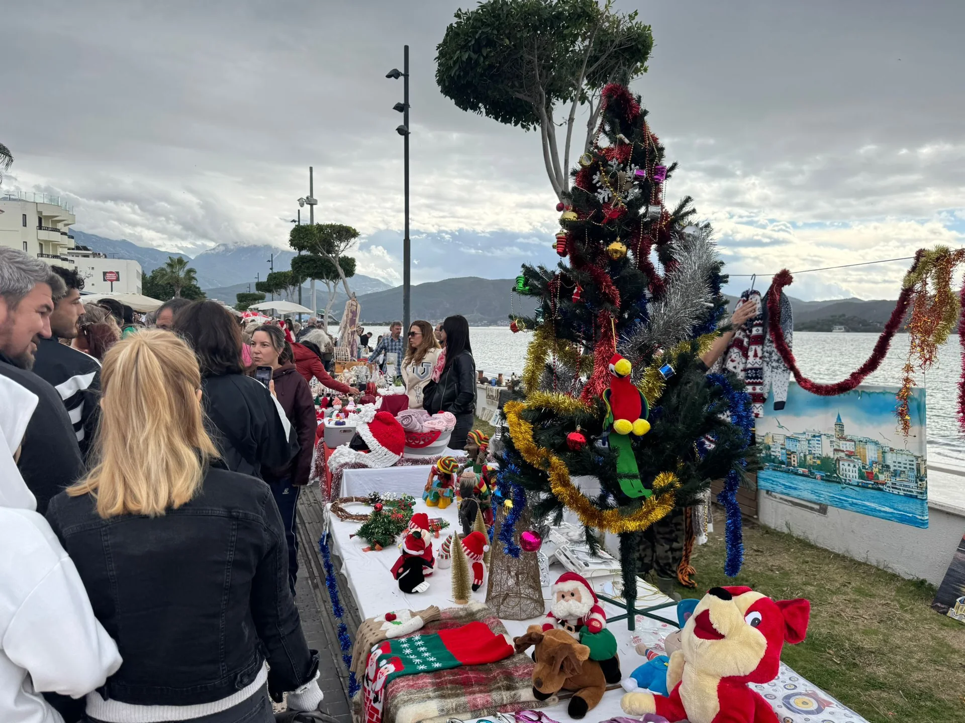 Fethiye’de Geleneksel Noel Pazarı Renkli Görüntülere Sahne Oldu