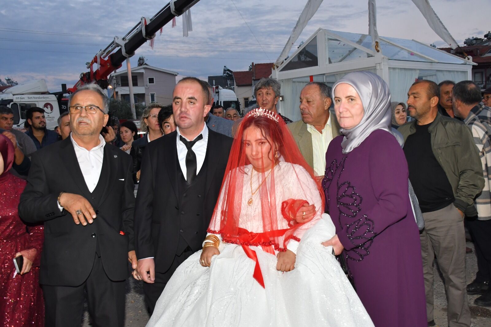 Fethiye’de Gelin Ve Damat Cam Vitrinde