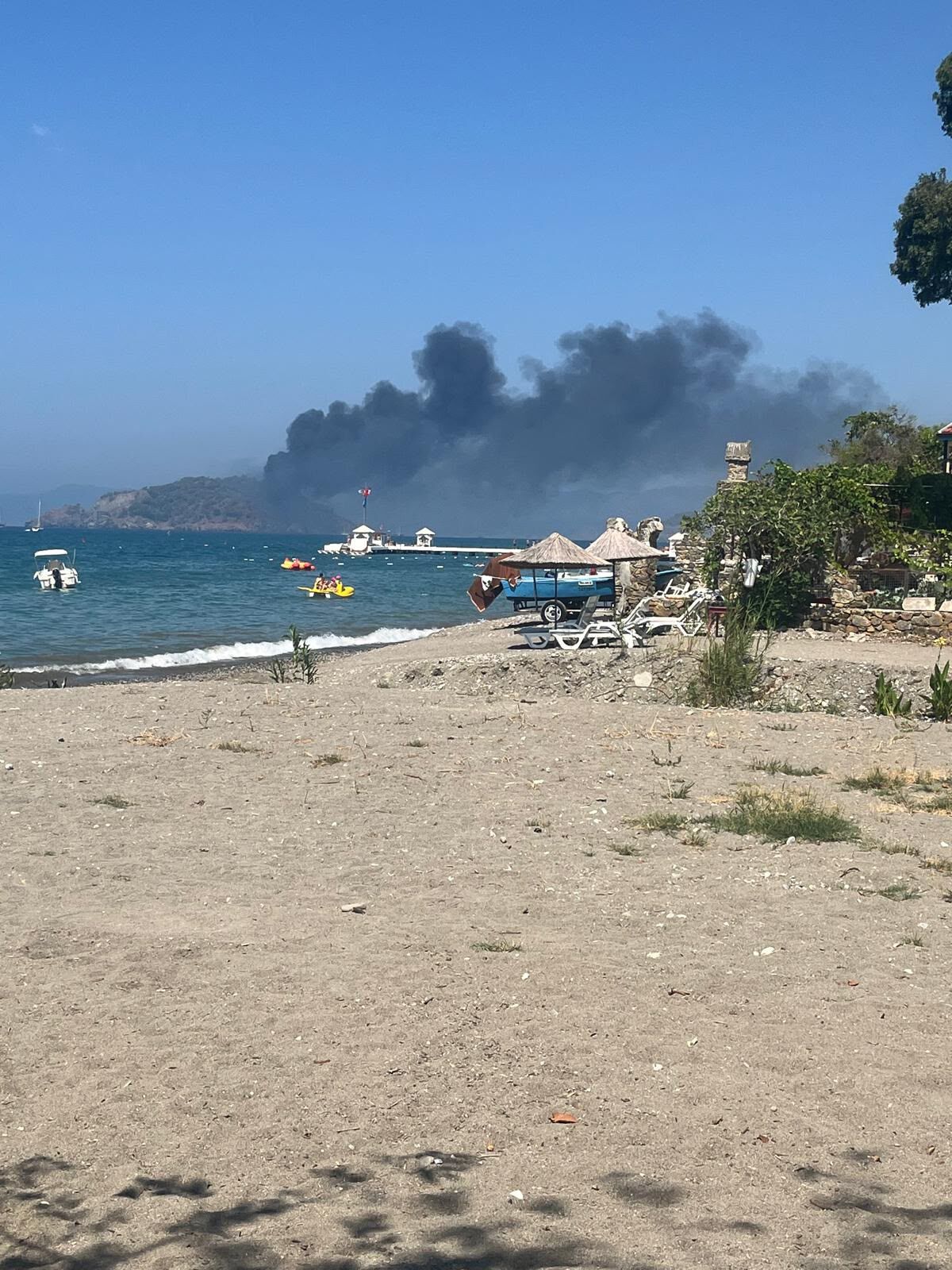Fethiye’de Gezi Teknesi Alev Aldı: 115 Kişi Denize Atladı