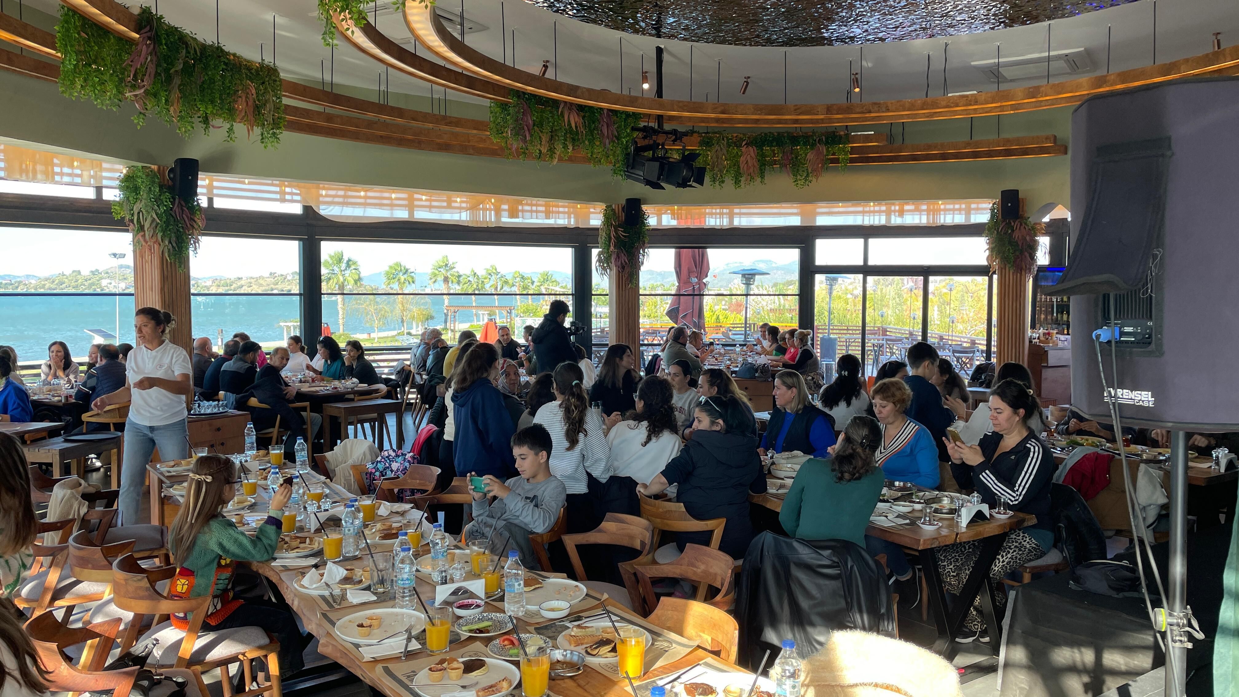 Fethiye’de Hayal Kahvesi’nde Kahvaltı Keyfi Yoğun İlgi Görüyor
