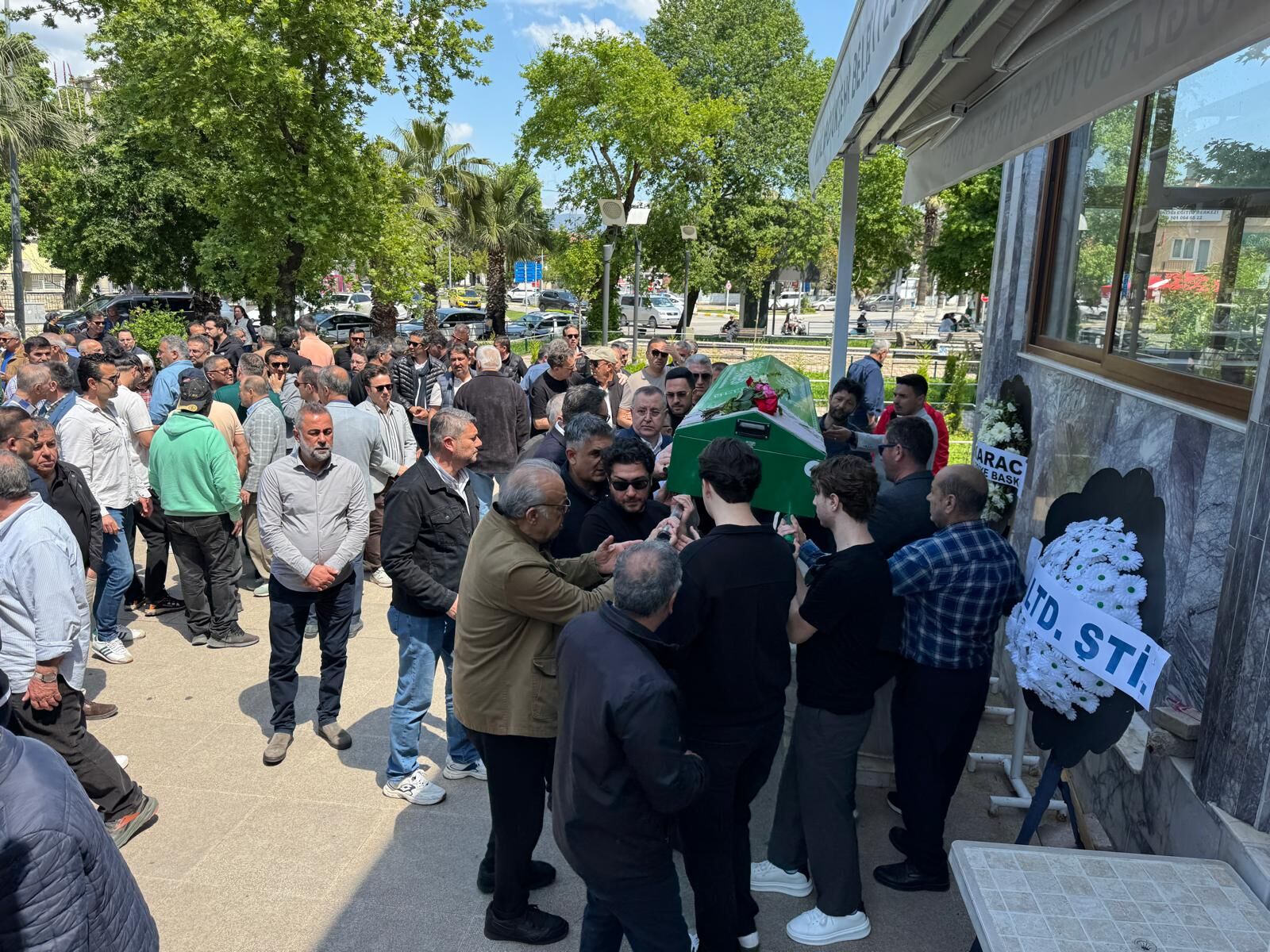 Fethiye'de İmar Müdürü Korhan Şaröz'ün Annesi Son Yolculuğuna Uğurlandı