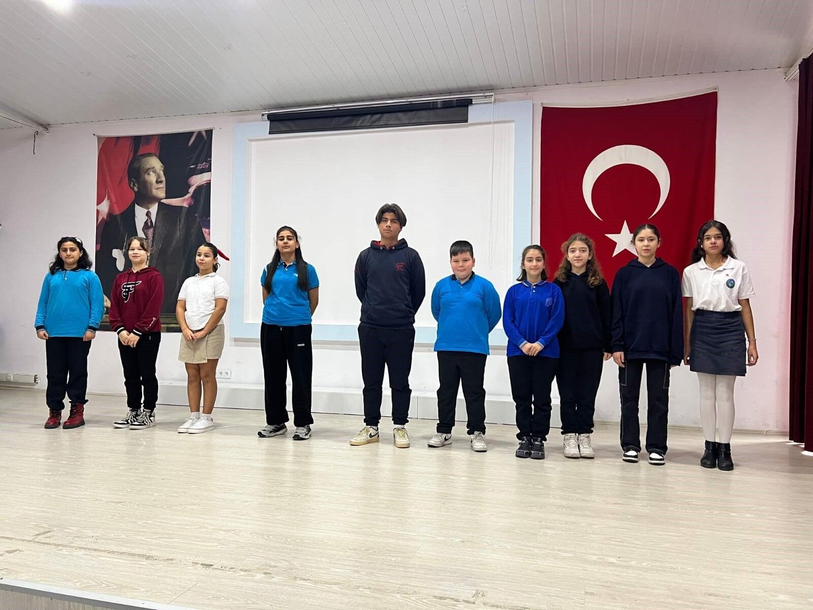 Öğrenciler Ödüllendirildi
