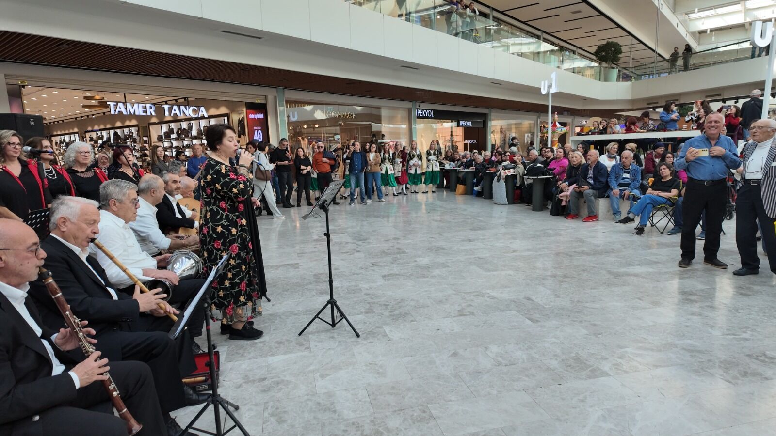 Fethiye’de Kadınlar Günü’ne Özel Müzik Dinletisi