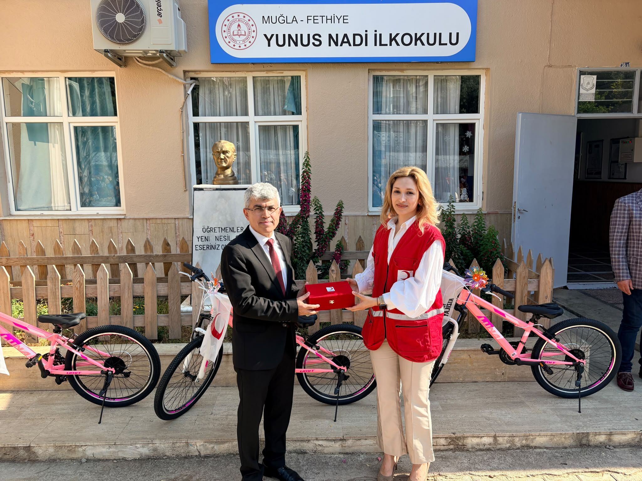 FTSO’dan Fethiye’de Kan Bağışını Teşvik Eden 3 Öğrenciye Bisiklet Hediyesi