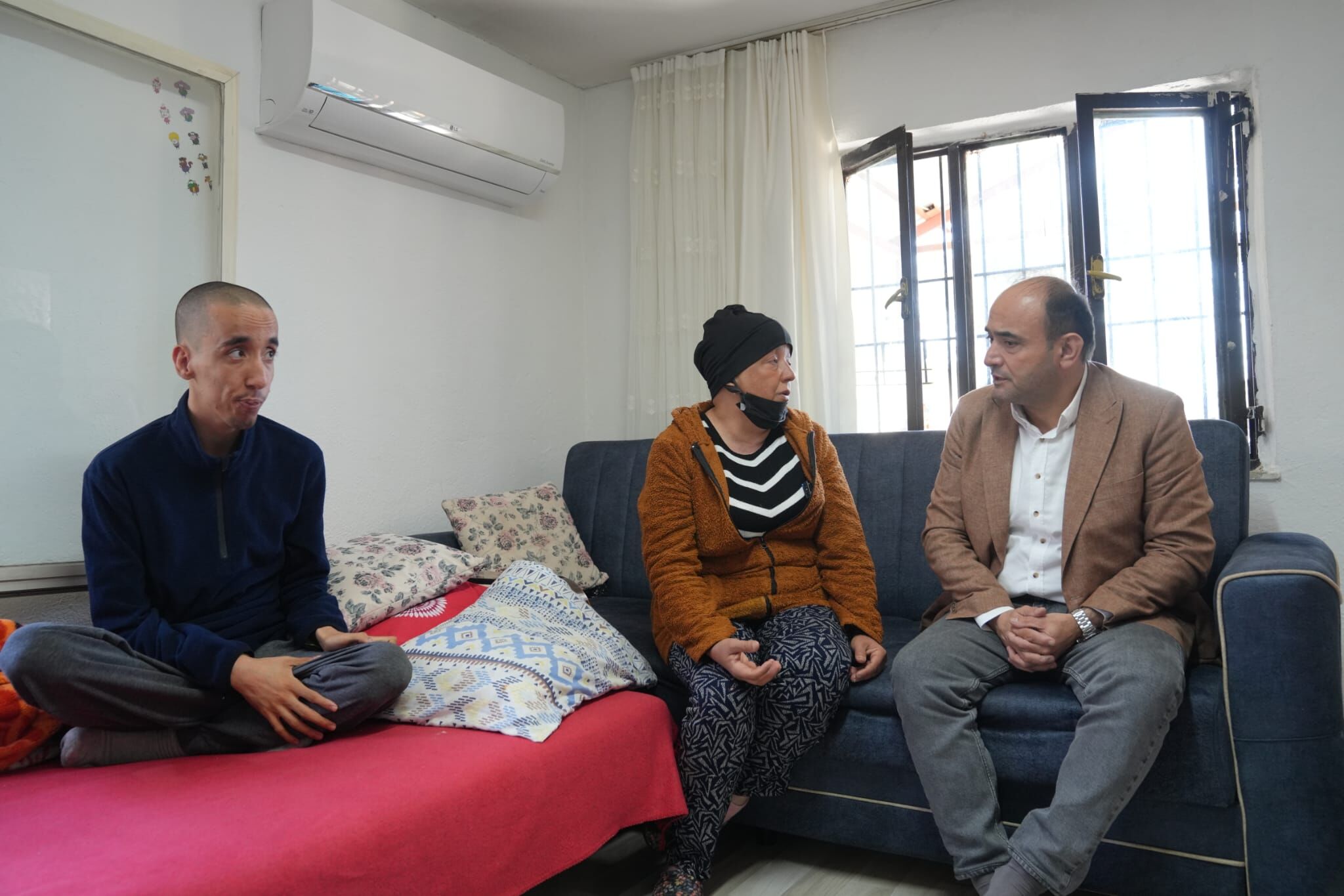 Fethiye’de Kanserle Mücadele Eden Kadına Moral Ziyareti