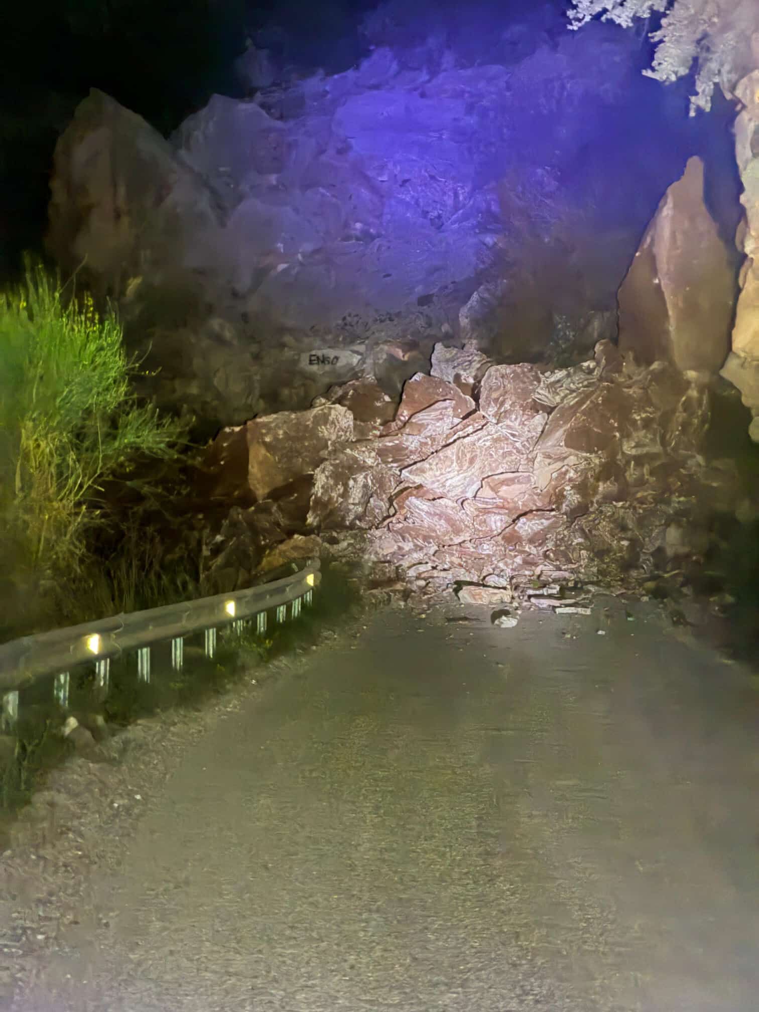 Fethiye’de Kaya Düşmesi: Faralya Yolu Ulaşıma Kapandı