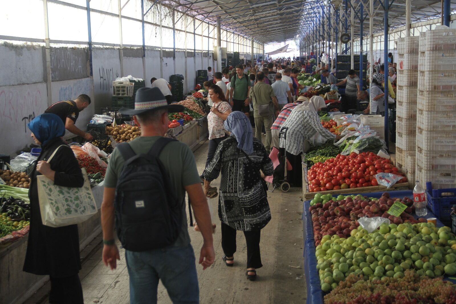 Fethiye’de Kış Meyve ve Sebze Fiyatları Tezgahlarda Yerini Aldı