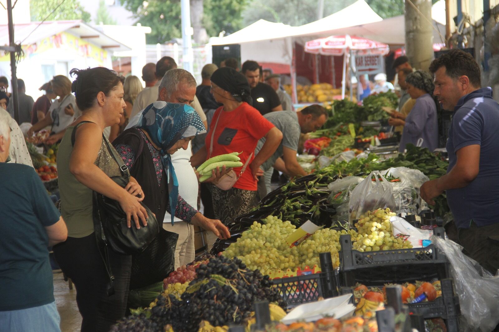 Fethiye’de Kış Meyve ve Sebze Fiyatları Tezgahlarda Yerini Aldı